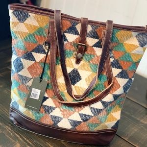 Gorgeous shoulder bag